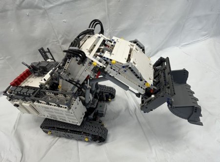 Lego 42100